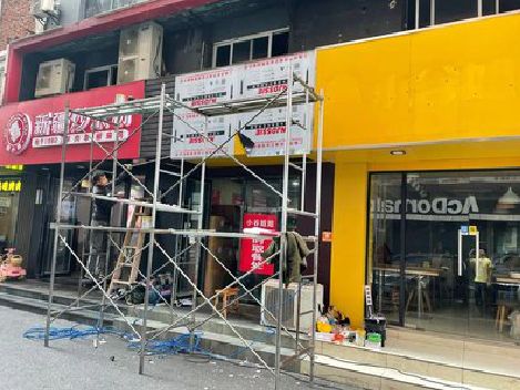 合川制作广告招牌如何避免它发黄？